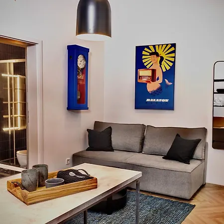 Lujza B 45 بودابست