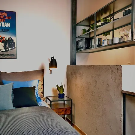 Lujza B 45 * بودابست